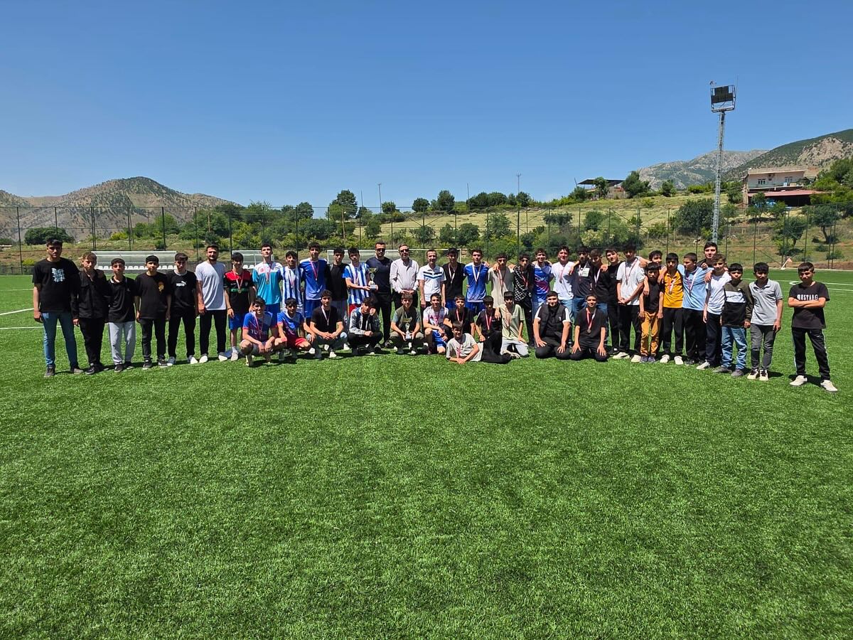 Sason’da Futbol Turnuvasının Şampiyonu Anadolu Lisesi Oldu