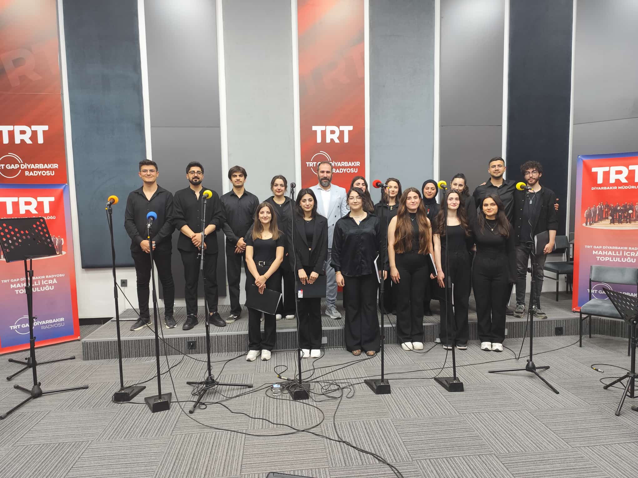 Üniversite Korosundan Canlı Yayında Büyük Başarı