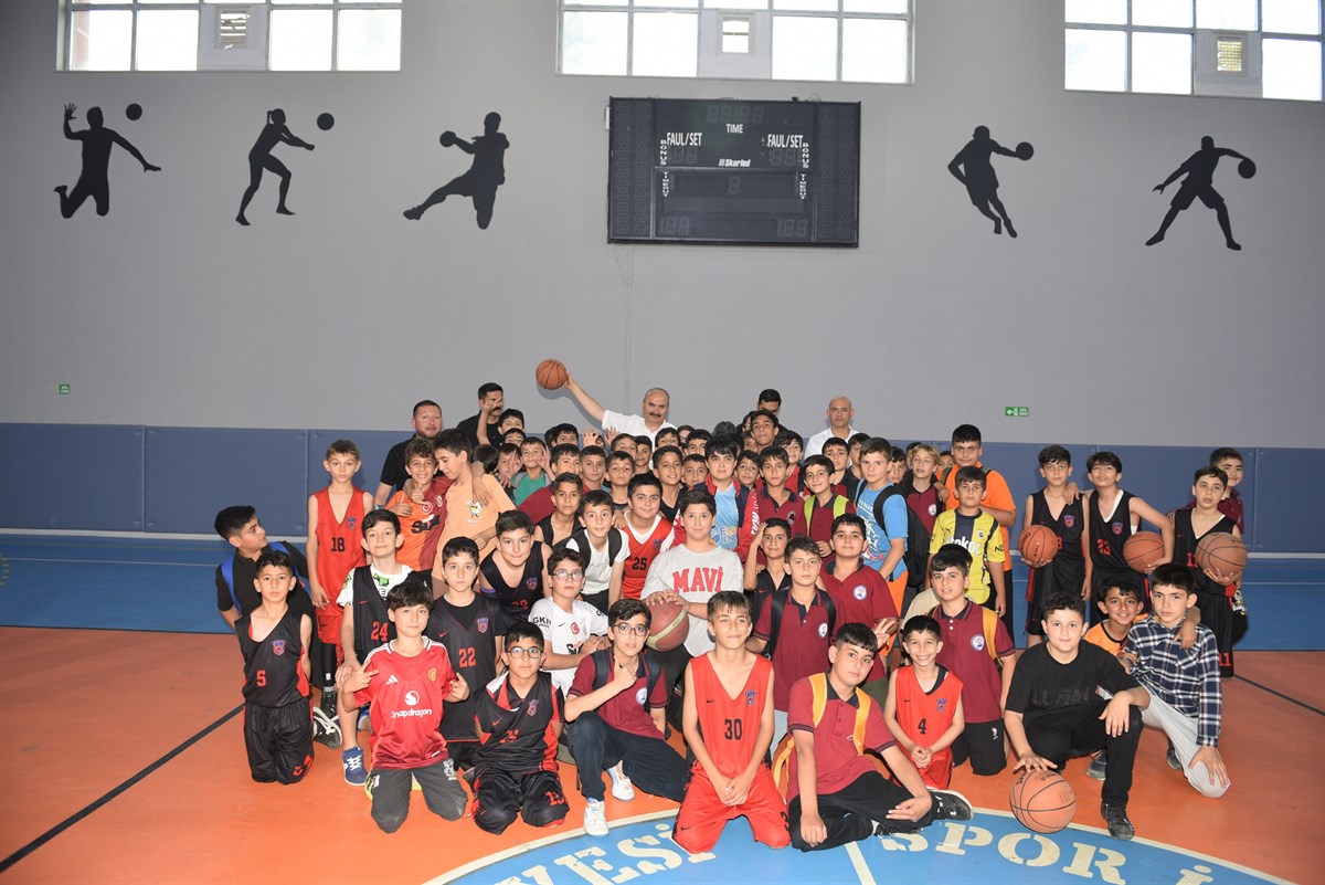 Vali Canalp’ten Spor Kompleksi’ne İnceleme Ziyareti