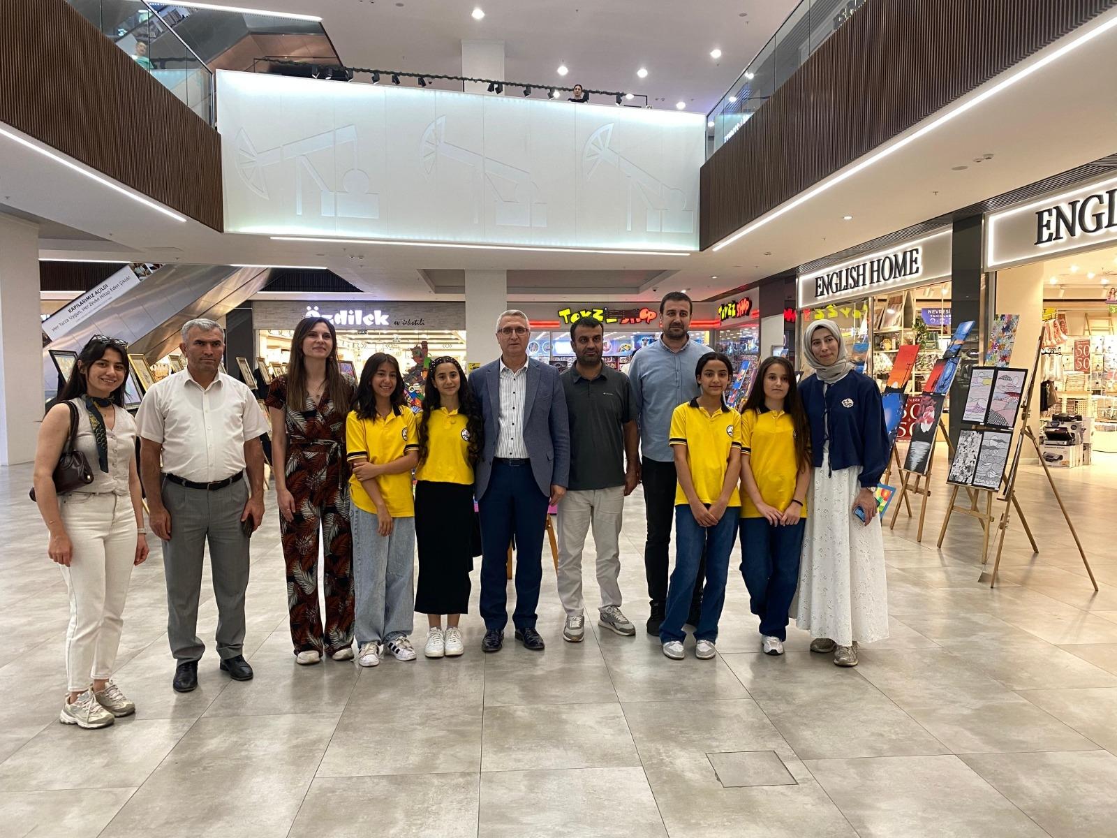 Yeşiltepe Ortaokulu’ndan Sanat Dolu Resim Sergisi