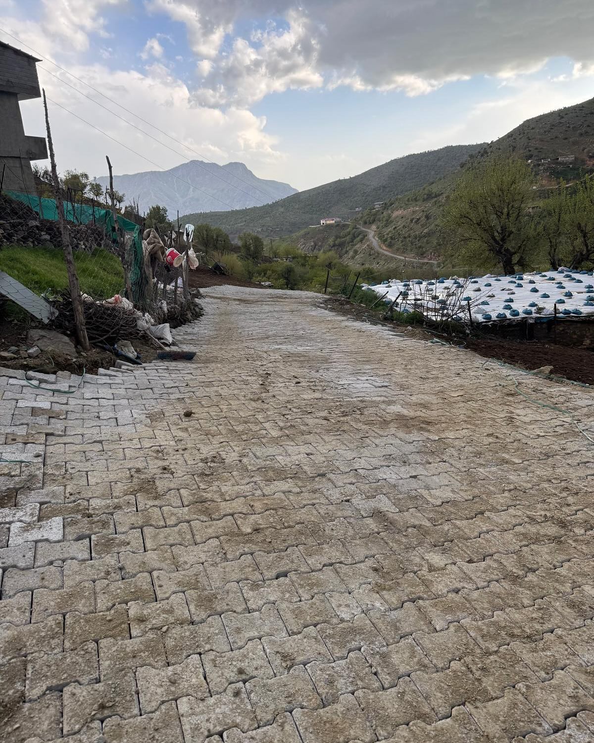 Yiğitler Köyü’nde 800 m² Kilitli Parke Taşı Döşemesi Tamamlandı