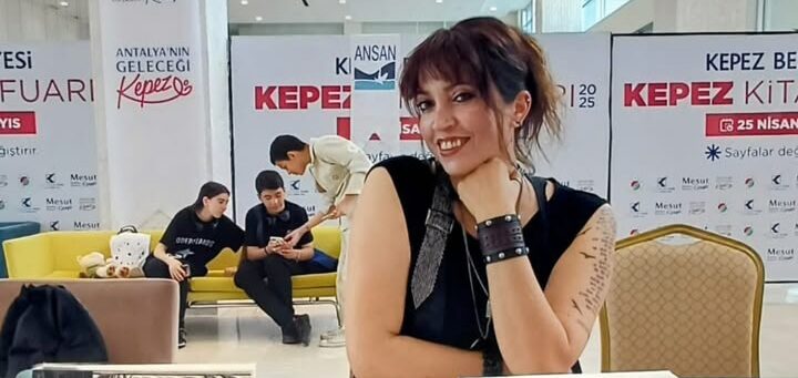 Zaman İçinde “Zamansız” Şiir Kitabı