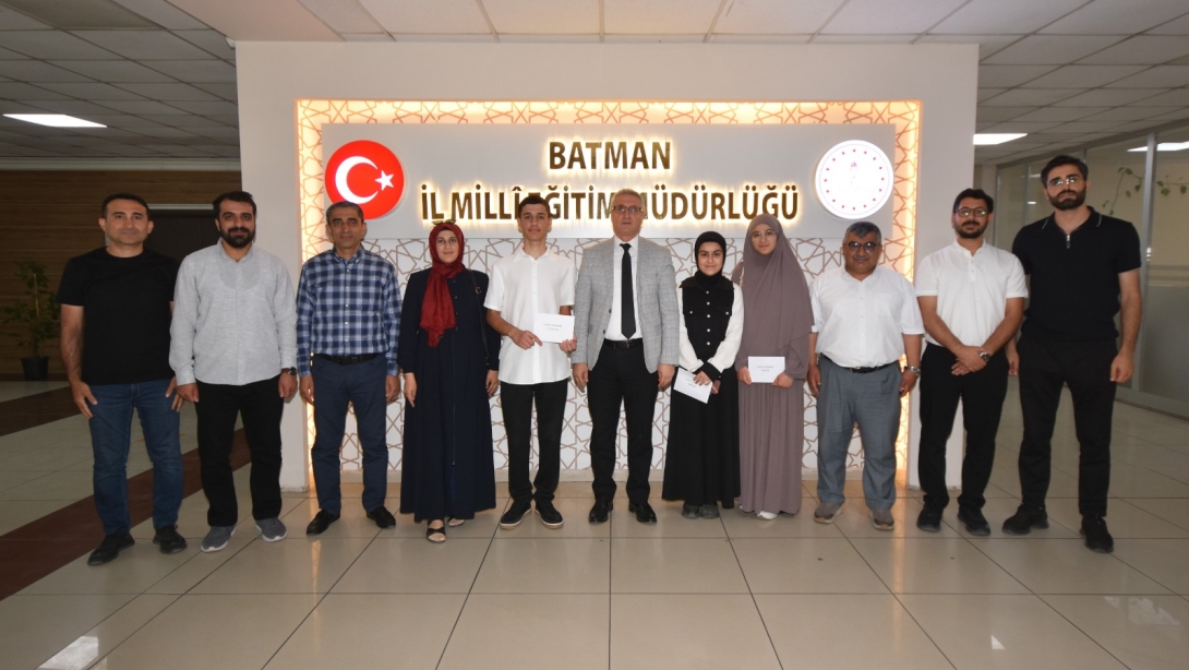 40 Hadis Ezberleme Yarışması”nda Dereceye Giren Öğrencileri Ödüllendirdi