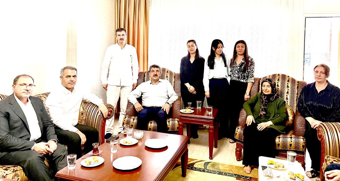 AK Parti’den merhum Mustafa Tekik’in ailesine taziye ziyareti