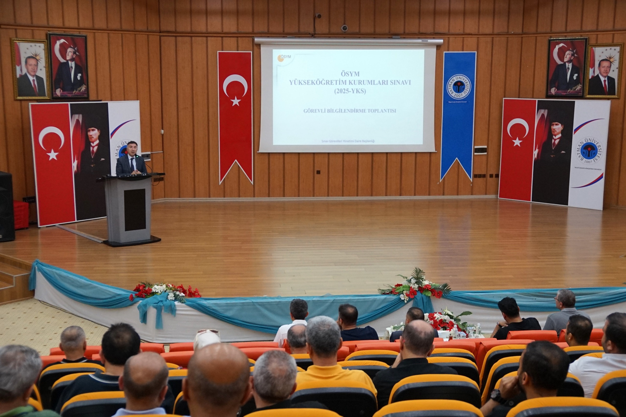 BATMAN ÜNİVERSİTESİNDE 2025 YÜKSEKÖĞRETİM KURUMLARI SINAVI (YKS) İL SINAV KOORDİNASYON KURULU VE GÖREVLİ BİLGİLENDİRME TOPLANTILARI GERÇEKLEŞTİRİLDİ