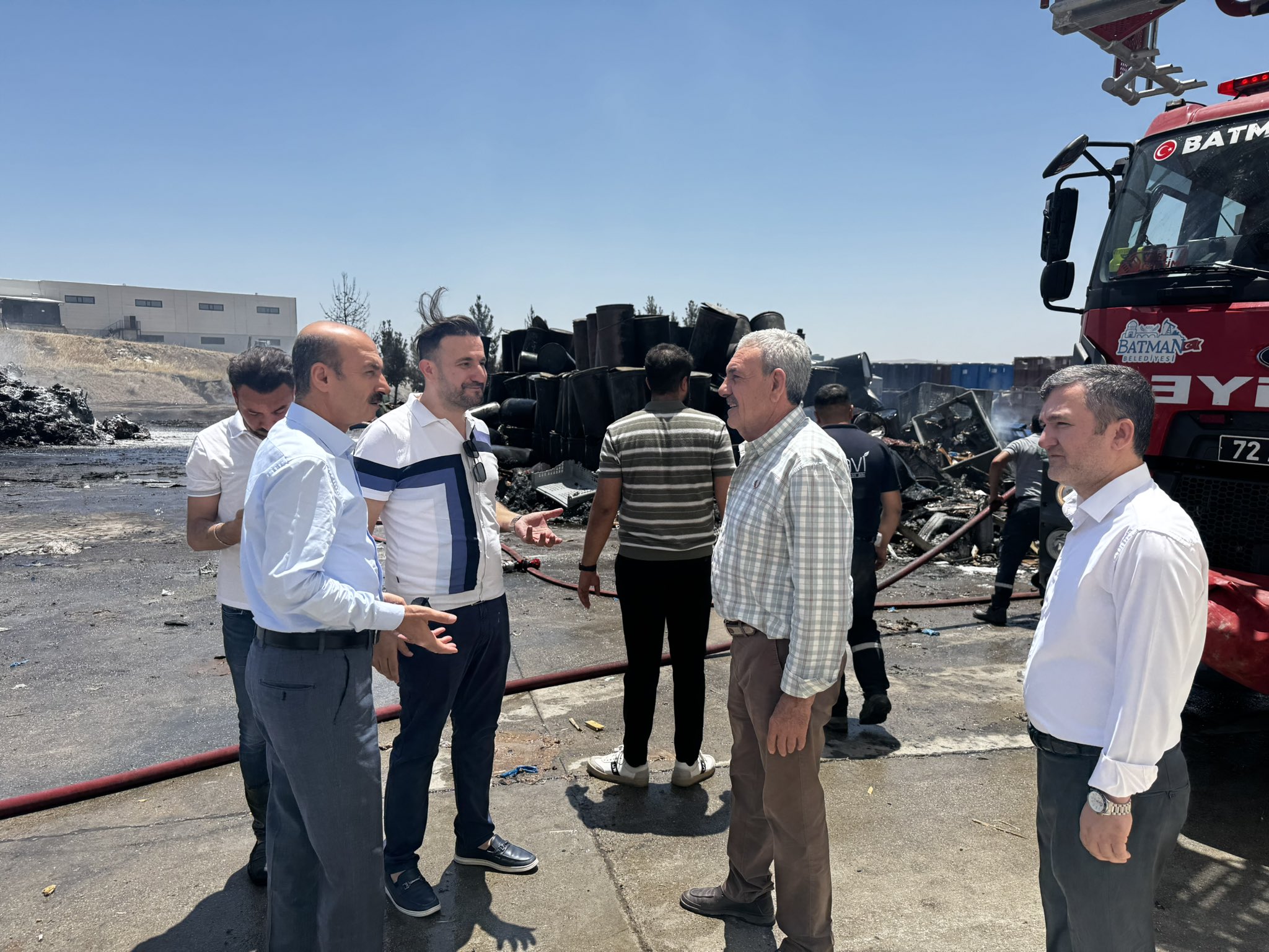 Batman Organize Sanayi Bölgesi’nde Fabrika Yangını Kontrol Altına Alındı