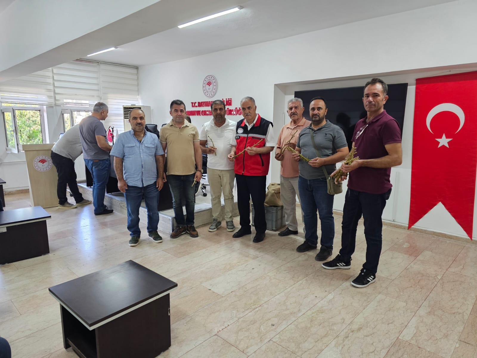 Fıstık üreticilerine “Ortanca Erkek (Atlı)” aşısı dağıtıldı