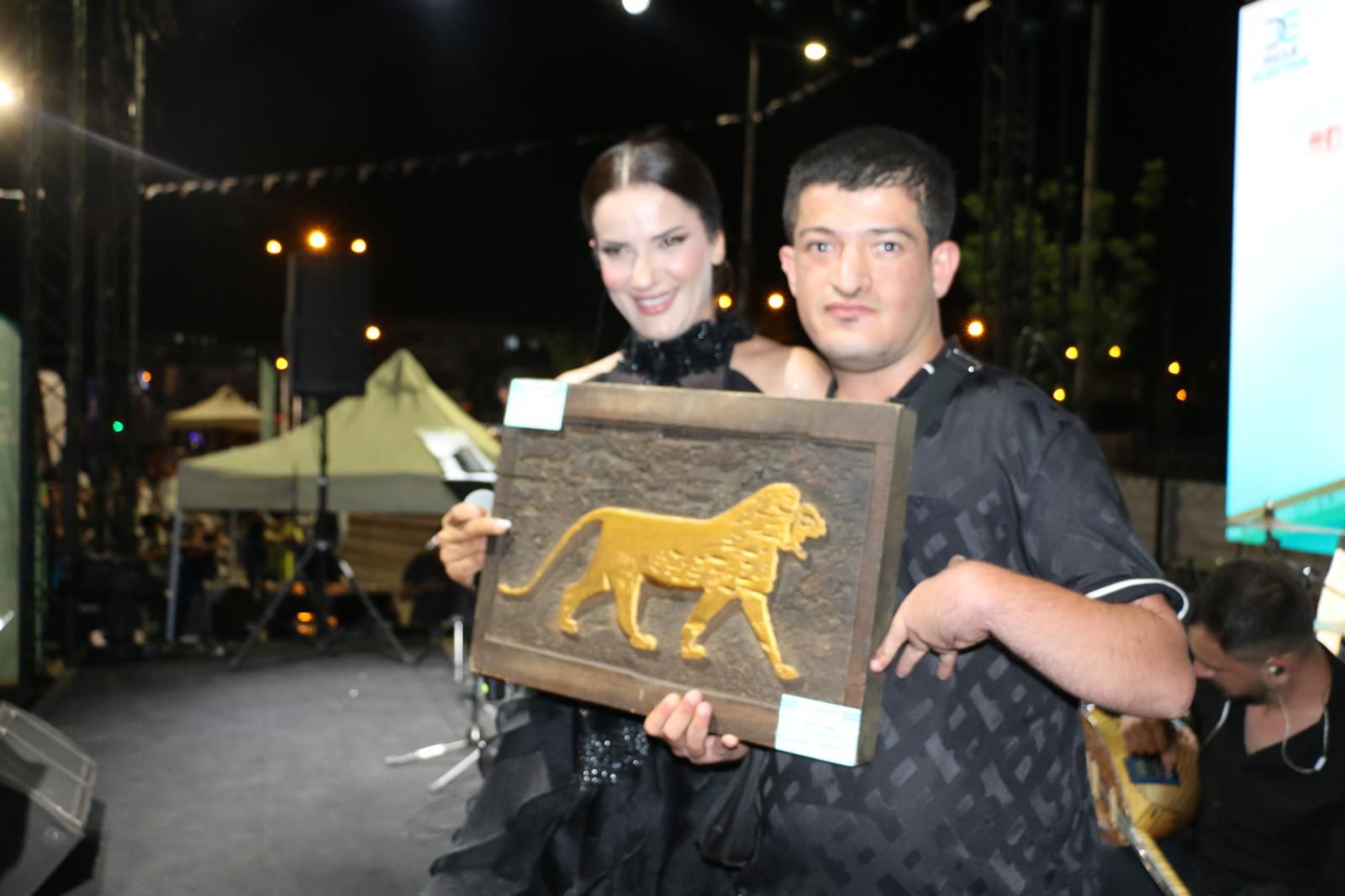 Eski Başkanın Oğlu Muhammet Kalkan, Tara Mamedova Konserinde Duygusal Anlar Yaşadı