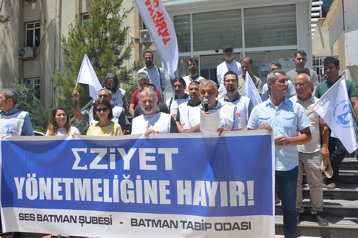 Batman’da Sağlık Emekçilerinden sert tepki: “Eziyet yönetmeliğini geri çekin!”
