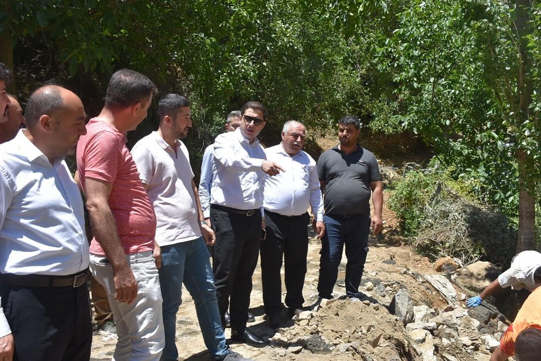 Topluca Köyü’nde İstinat Duvarı Çalışmaları Sürüyor