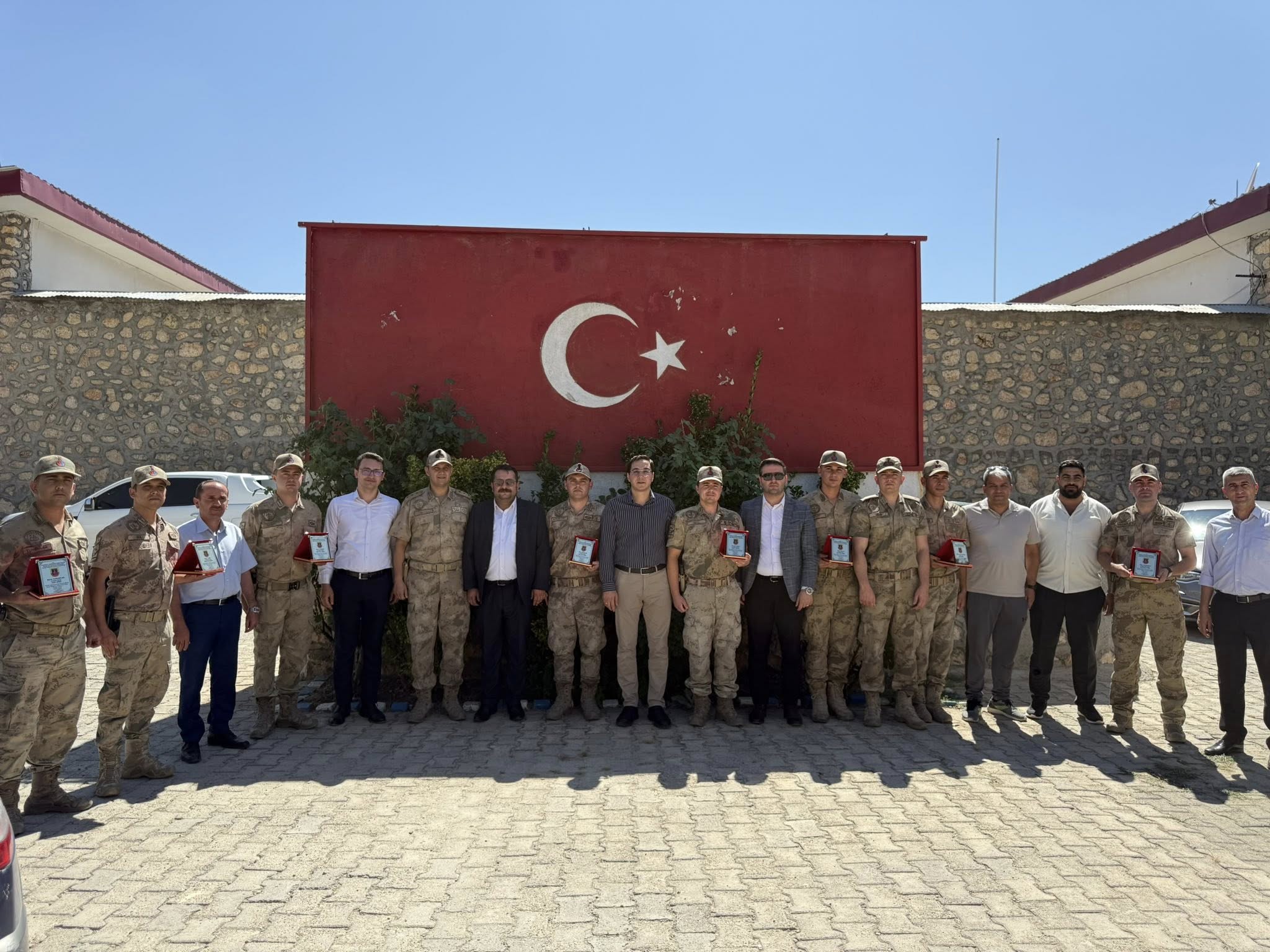 Gercüş Kaymakamı Öztaş’tan Yemişli Karakolu’na Ziyaret