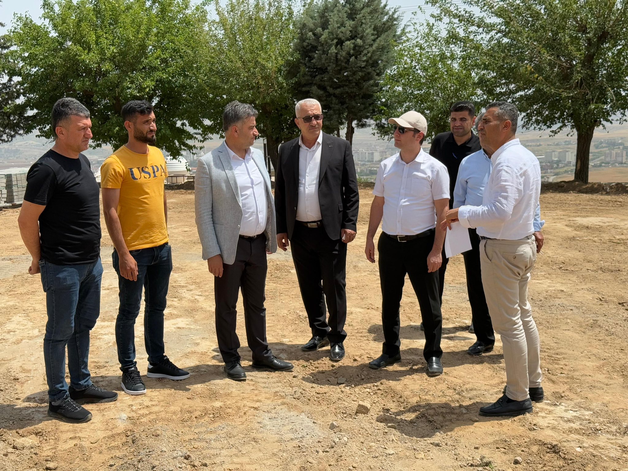 Kozluk’ta 3 Dönümlük Alanda Yeni Park Projesi Başlatıldı