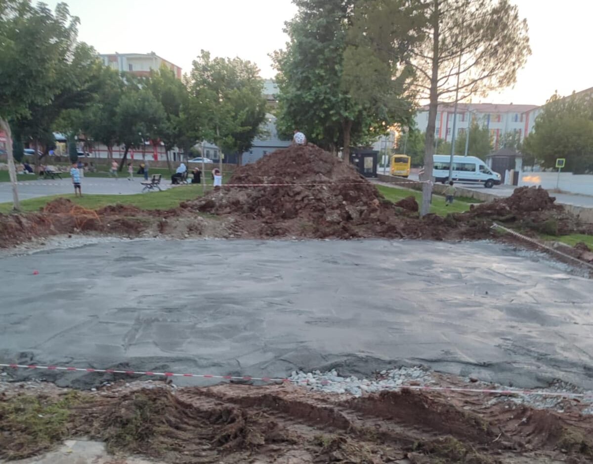 Şerzan Kurt Parkı’nda Betonlaşma Tepkisi ‘Yeşil Alanlar Halkındır’