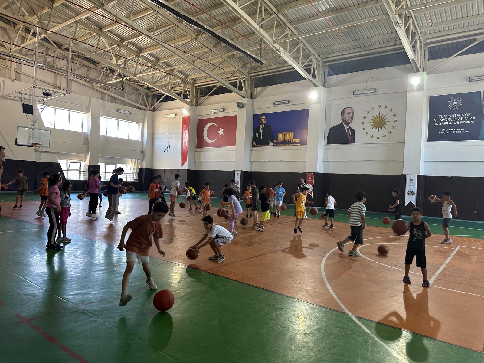 Spor Salonları Basketbolcularla Dolup Taştı