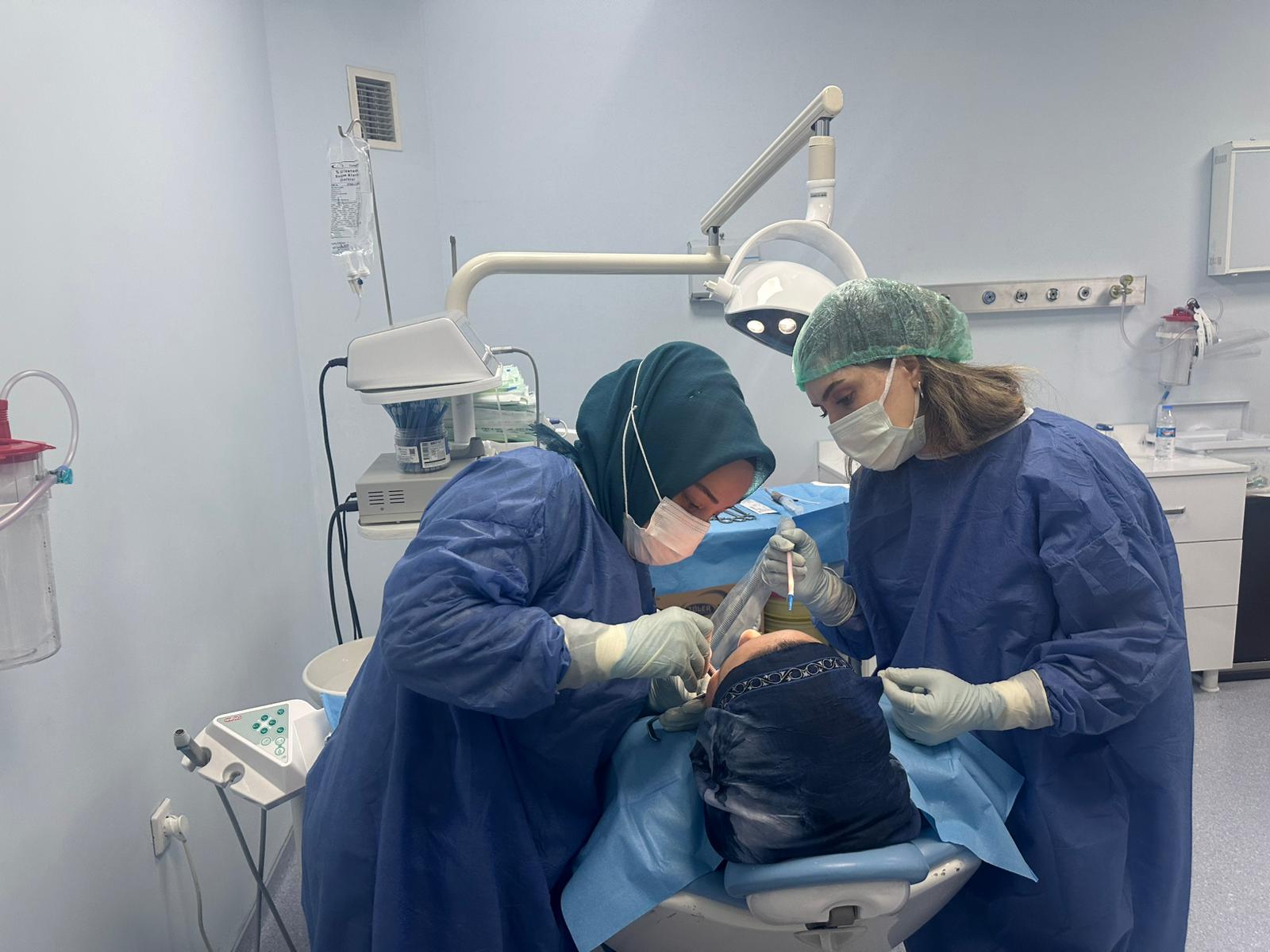 Genç hastaya hayati öneme sahip çene ameliyatı başarıyla gerçekleştirildi