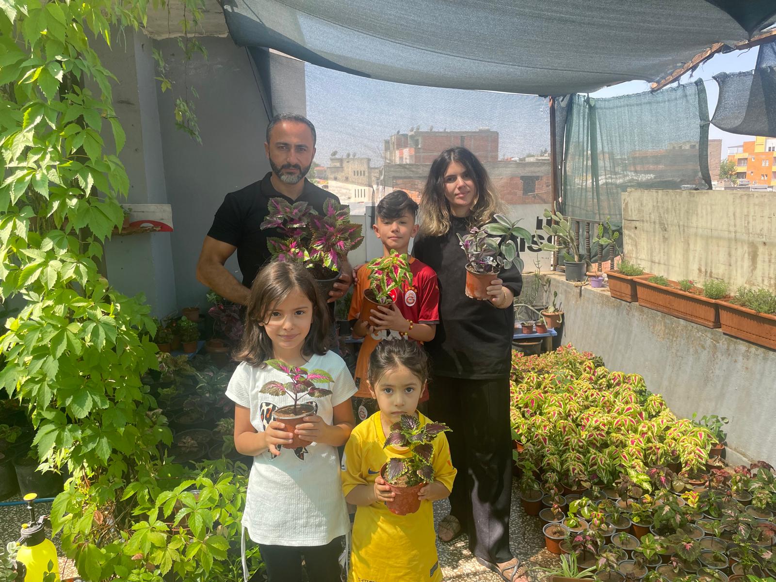 Batman’da Bir Aile Çiçeklerle Hayata Tutunuyor