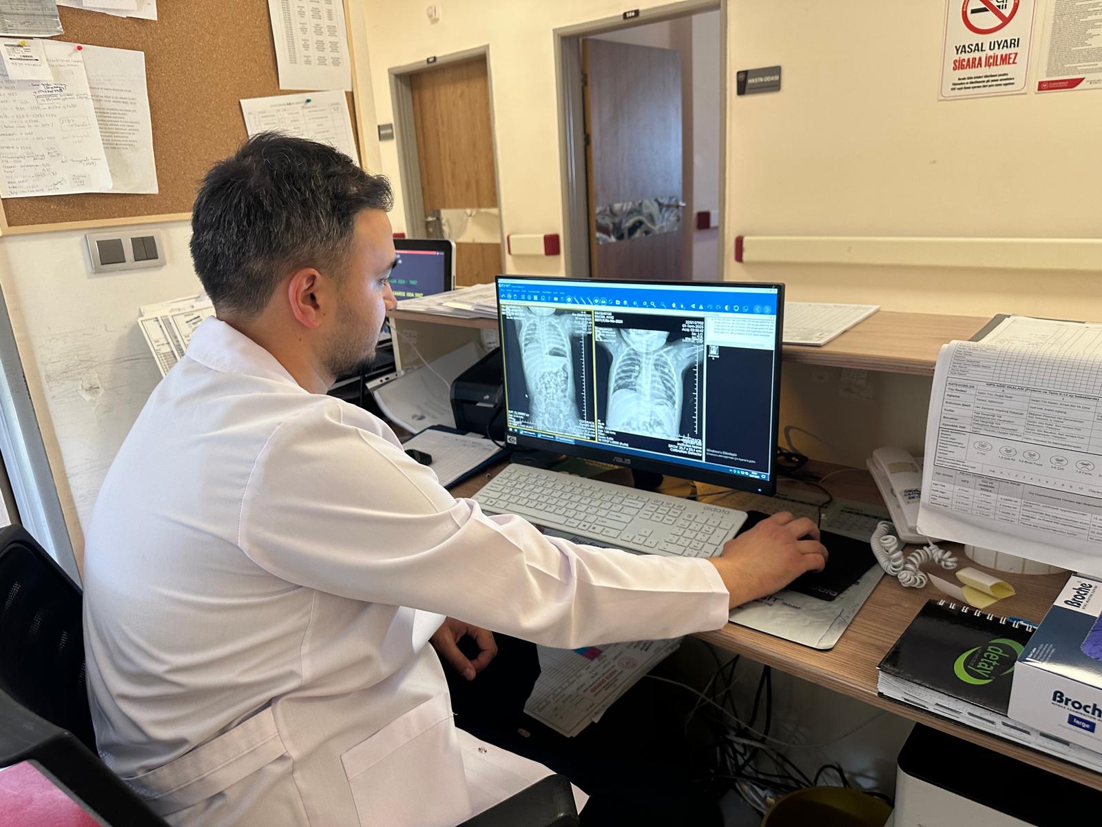 15 Aylık Bebek Acil Operasyon ile Hayata Tutundu