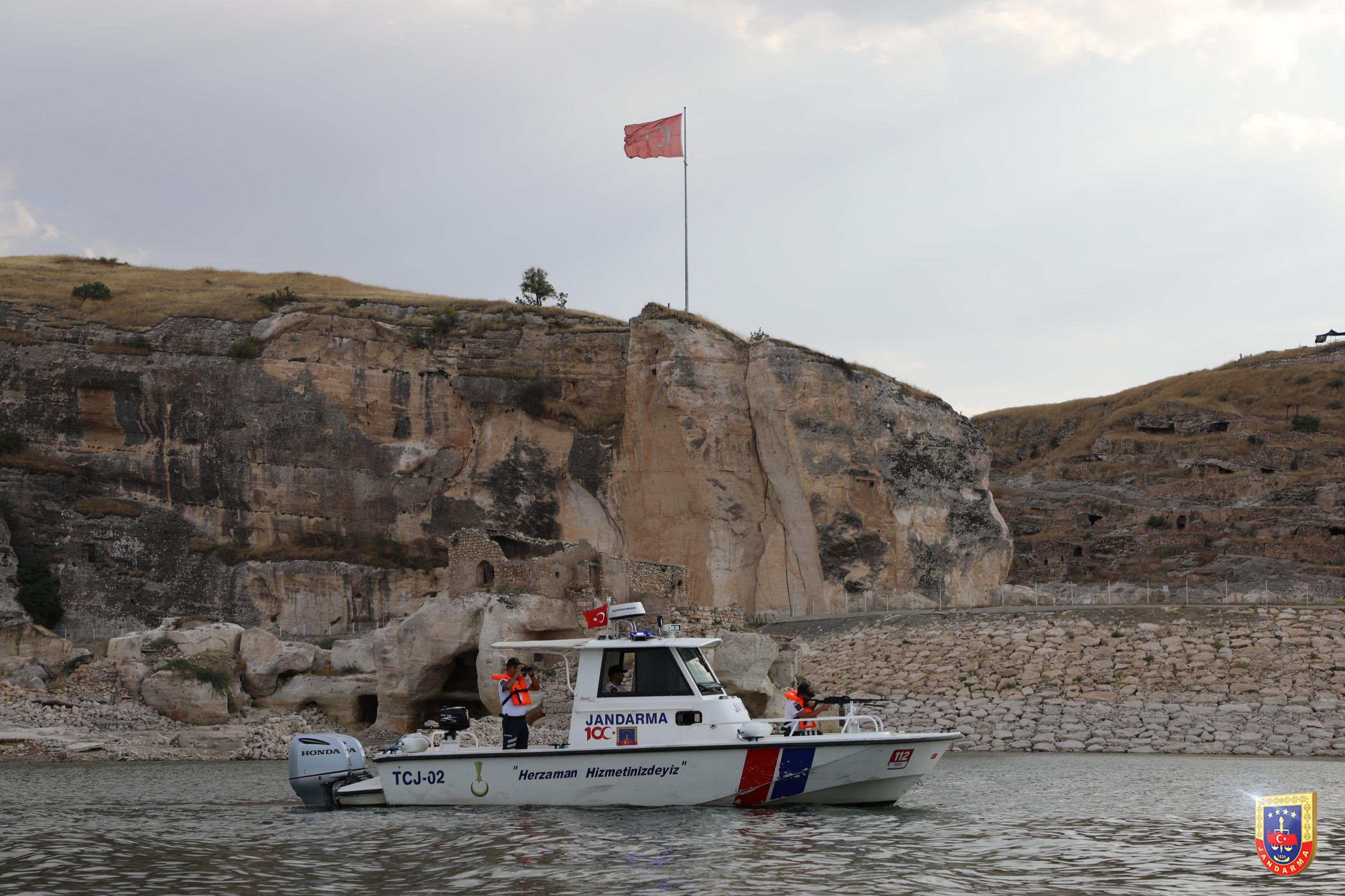 Jandarma Bot Timi Hasankeyf’te görev başında