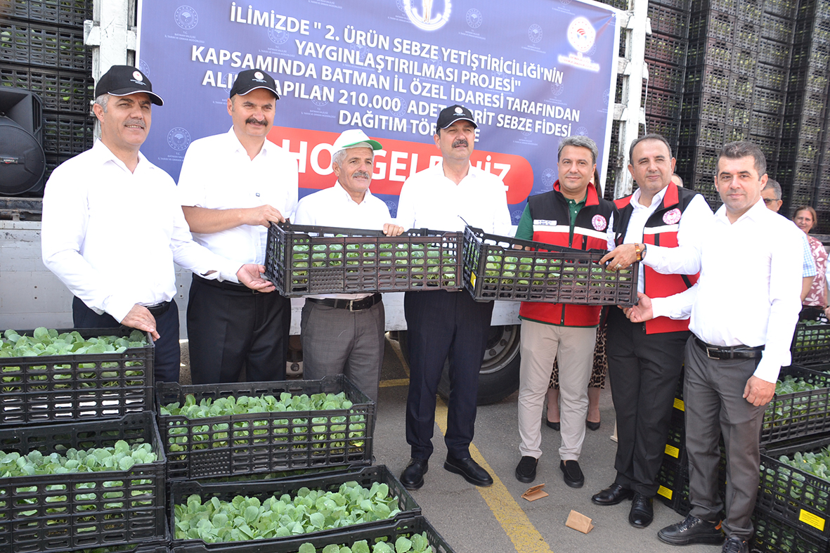 64 Üreticiye 210 Bin Hibrit Sebze Fidesi Dağıtıldı