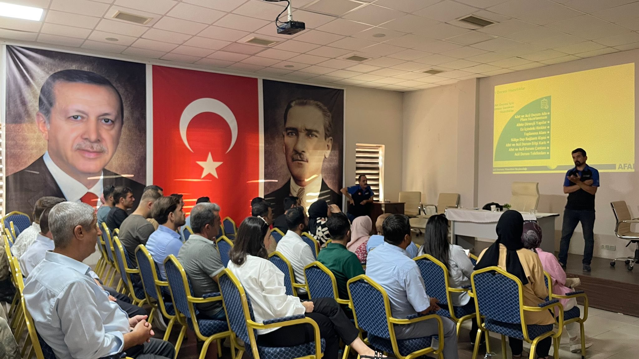 Gercüş’te Kurum Personeline Afet Farkındalık Eğitimi Verildi