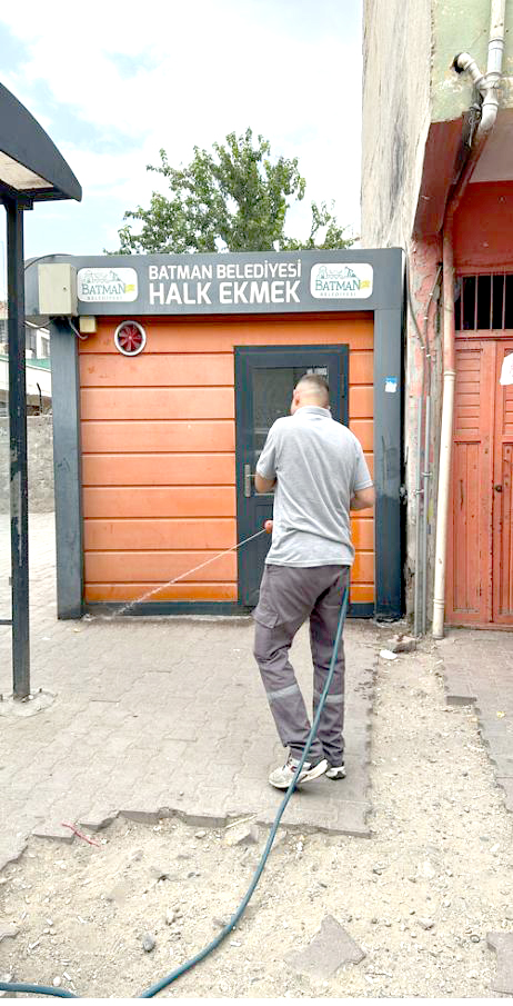 Ekmek dağıtım noktaları ve aşevi İlaçlandı