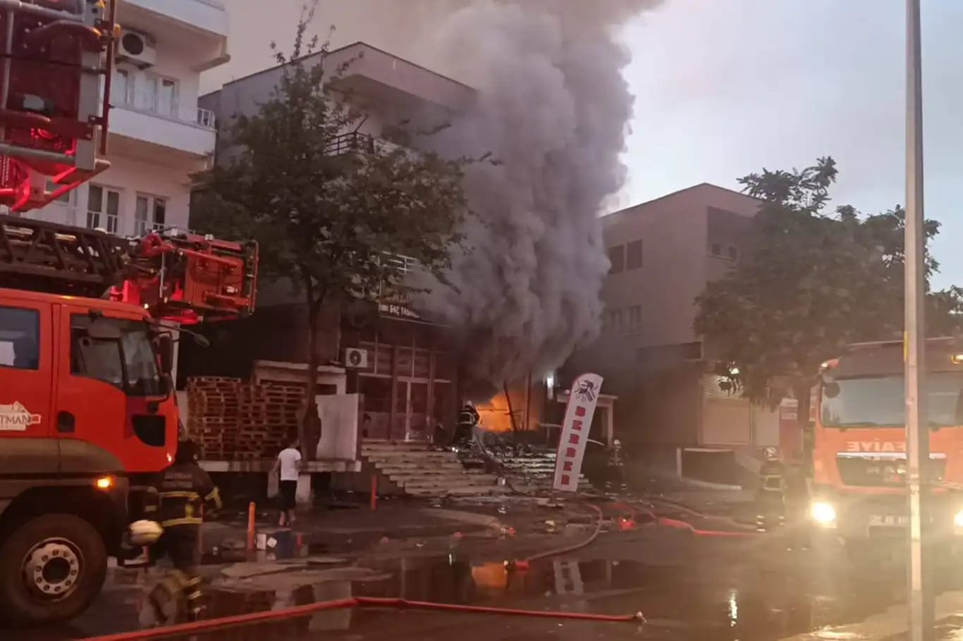 Kına Malzemesi Satılan İş Yerinde Korkutan Patlama!