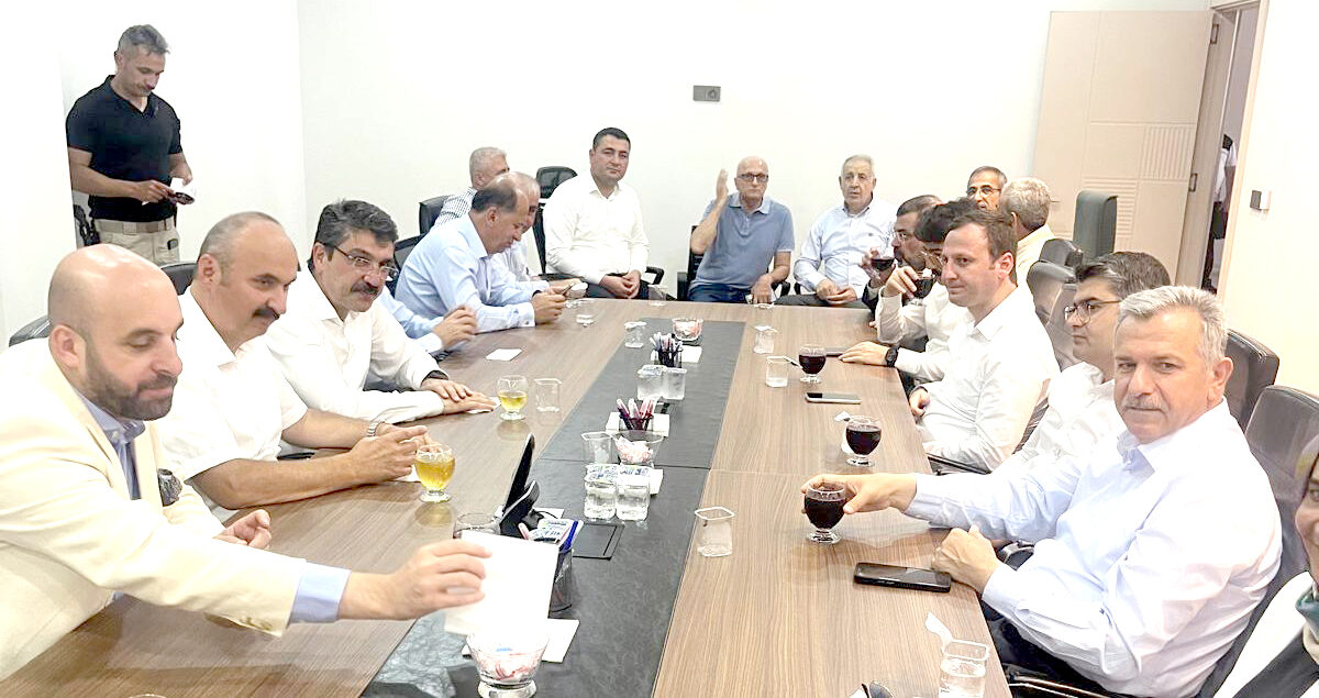 Vali Canalp ve Milletvekili Nasıroğlu’ndan Lavi Meyve Suyu Fabrikası’na ziyaret