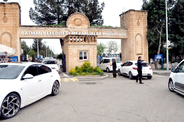 Batman Belediyesi’nden Mezarlık Skandalına Soruşturma: Müdür Görevden Alındı