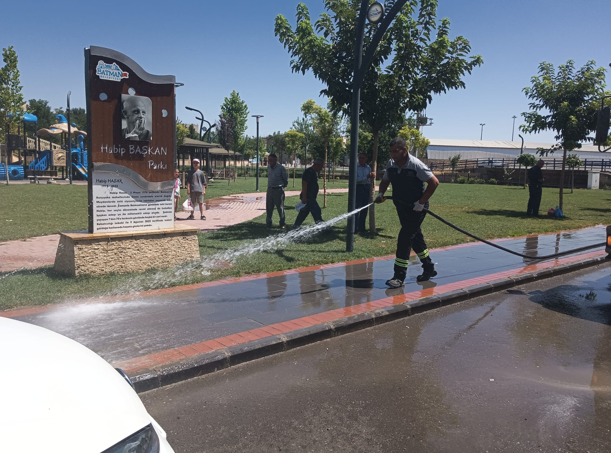 8 Mart ve Habip Başkan Parkları temizlendi