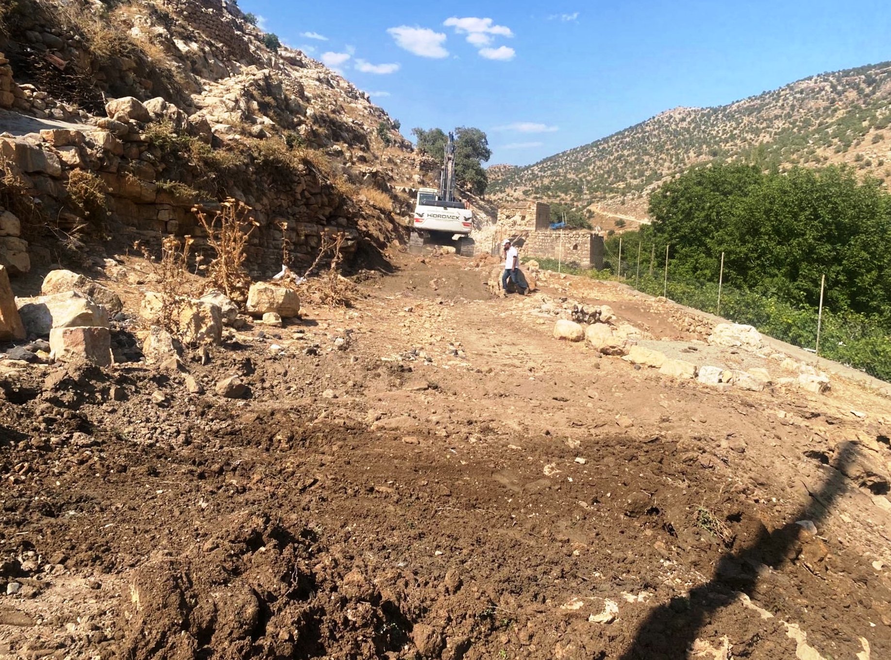 Soğucak Köyü’ne 2 Kilometrelik Yeni Arazi Yolu Hizmete Açıldı