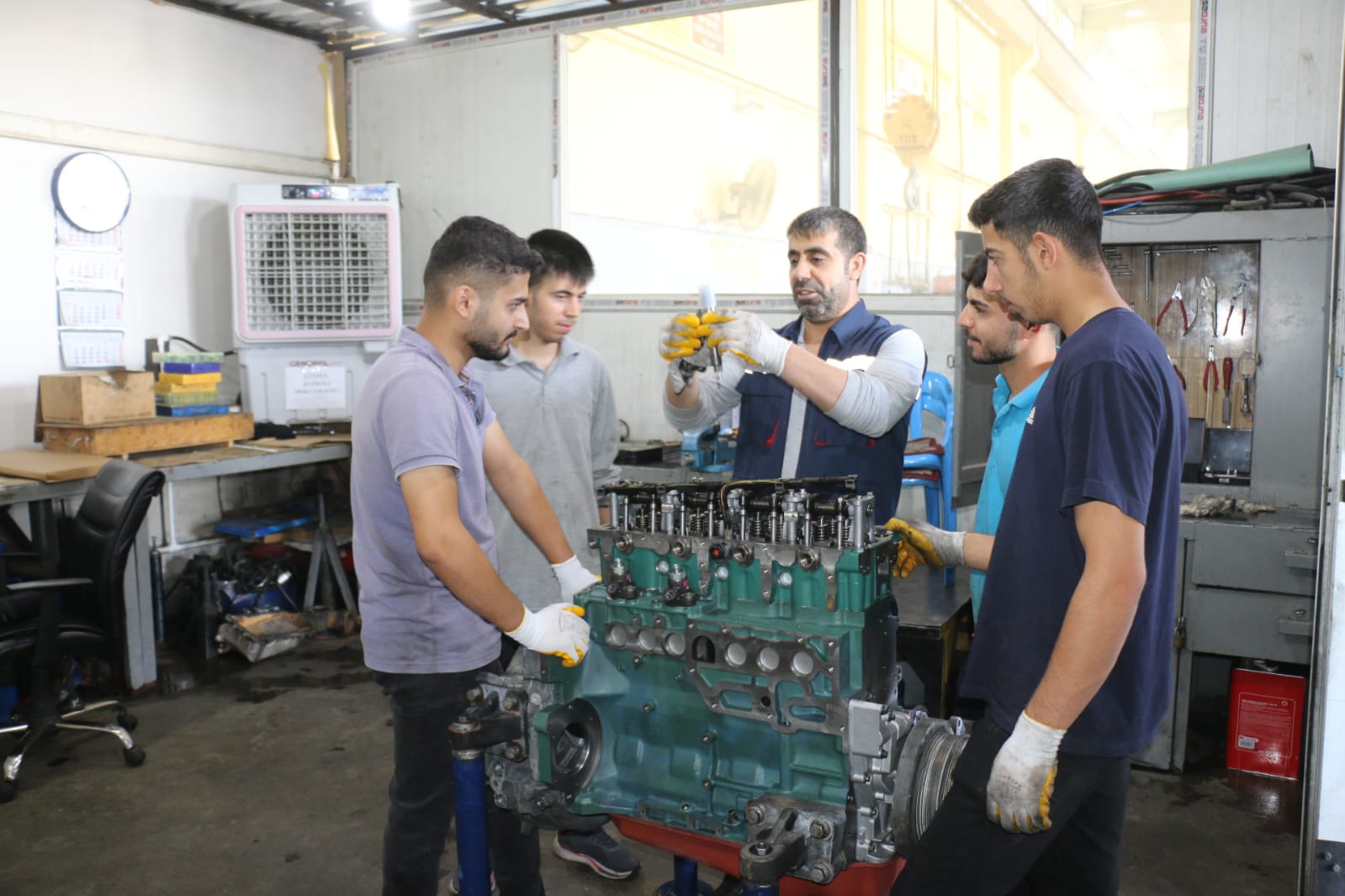 Belediyeden Üniversite Öğrencilerine Sahada Eğitim Desteği