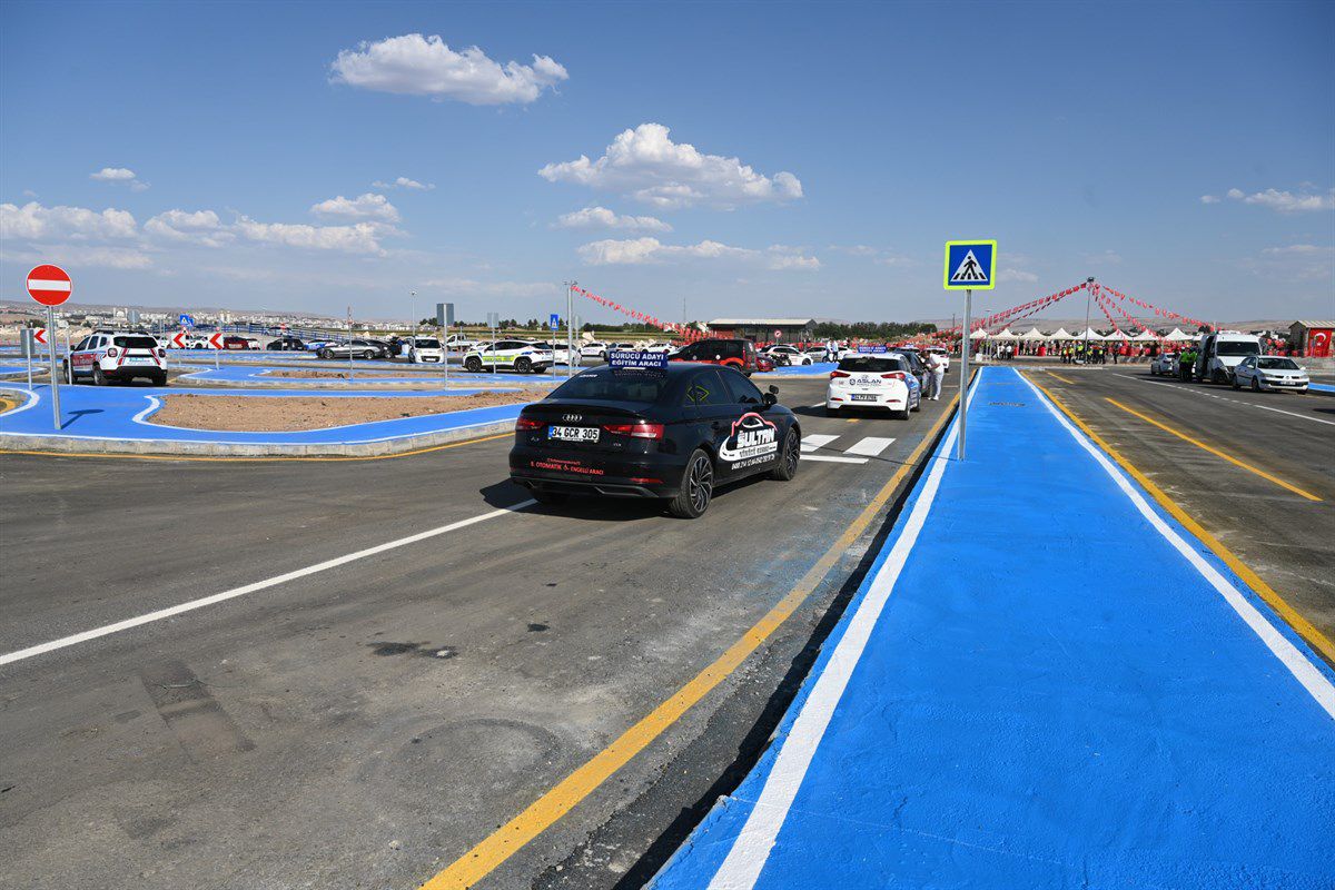 Sürücü Akademisi Acemi Sürücü ve Sürücü Adaylarına Hizmet Vermeye Başladı