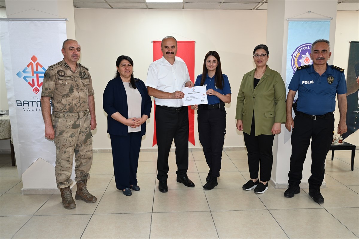 Vali Canalp Emniyet Personelini Ödüllendirdi