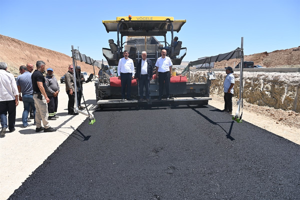Vali Canalp, OSB yolundaki çalışmaları inceledi