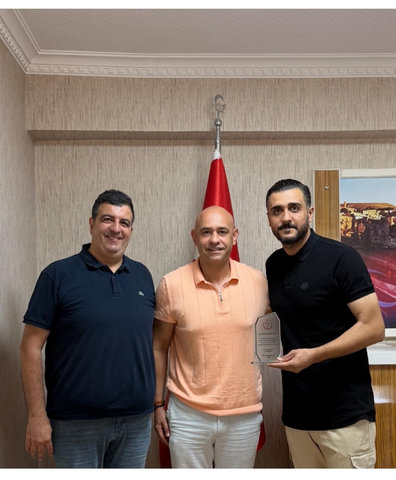 Batman Voleybol Temsilciliğinden Mehmet Hakkı Yıldız’a başarı plaketi