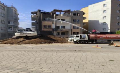 8 yapı kontrollü şekilde yıkıldı