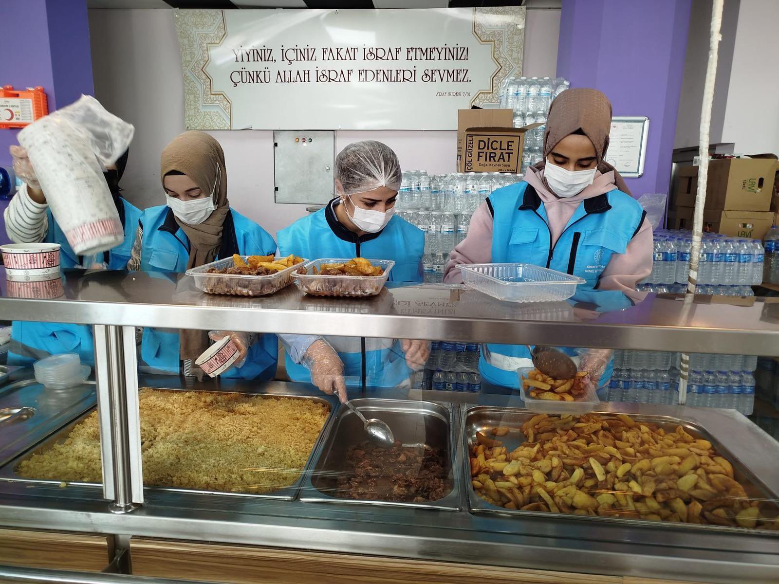  ‘Komşum’ Projesi ile hedef 300 aileye 10 bin yemek