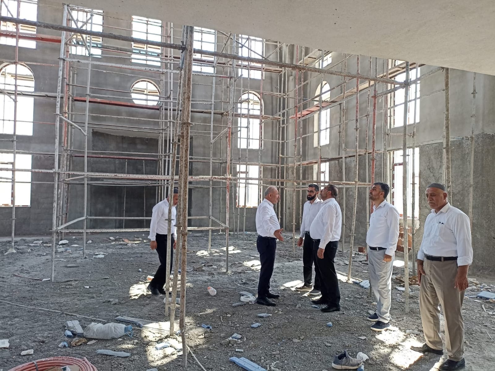 Batman İl Müftüsü Ahmet Durmuş, Kozluk’taki Cami İnşaatında İncelemelerde Bulundu