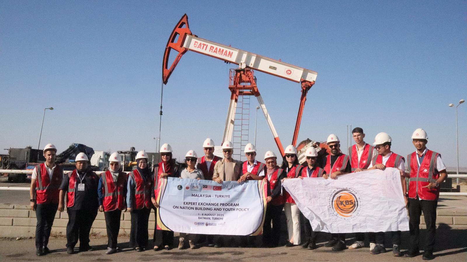 Malezyalı Gençlik Ekibi Batman’ı Gezdi