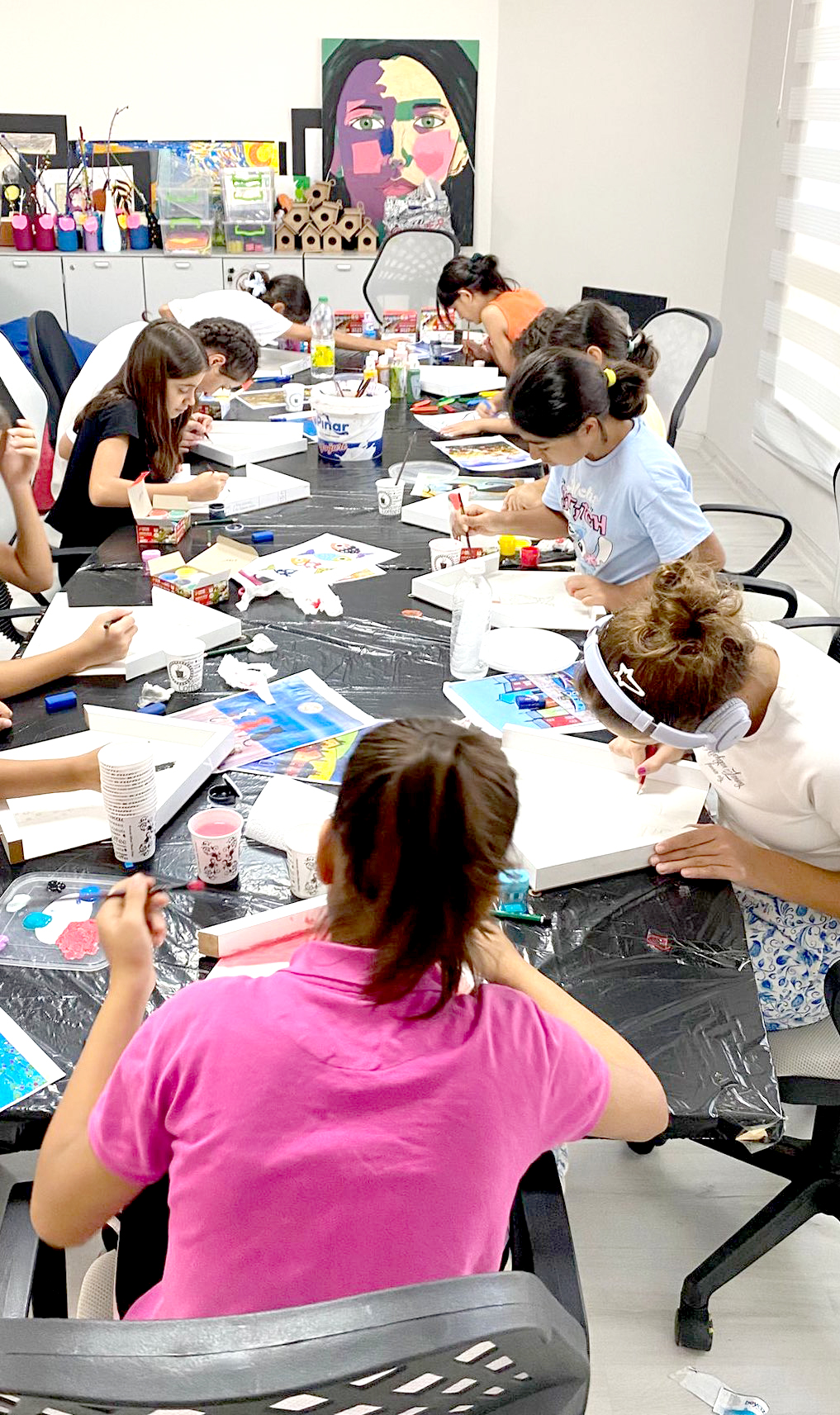 Devlet Himayesindeki Çocuklara Ücretsiz Resim Kursu