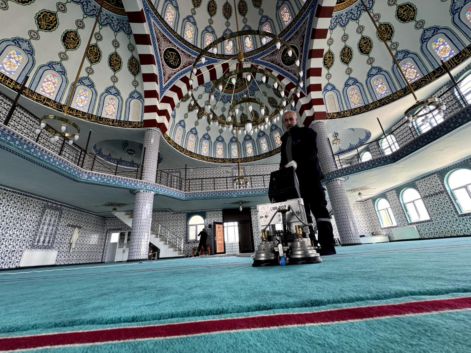 Cami ve Mescitlerde Yoğun Temizlik