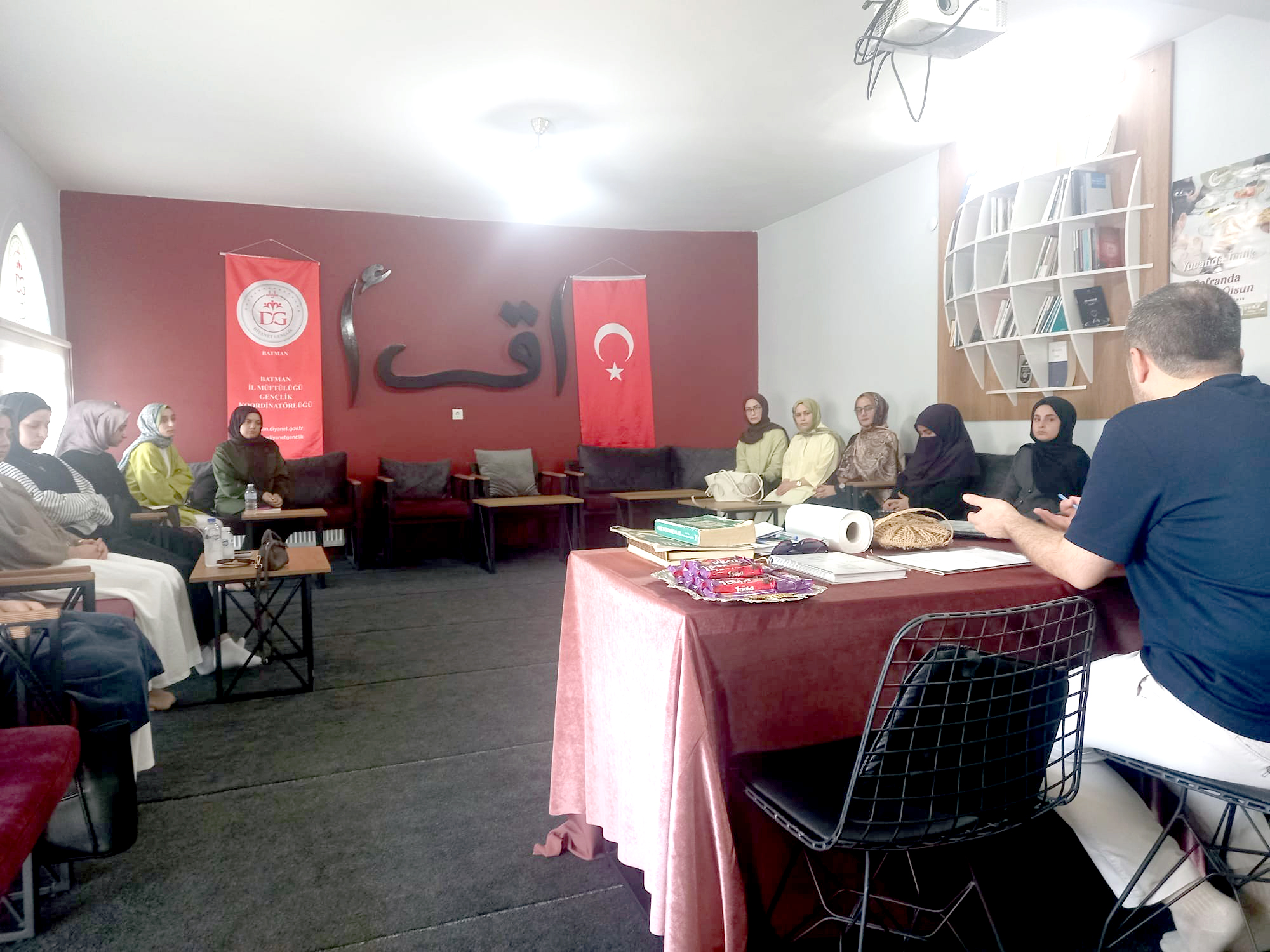 Cumhurbaşkanlığı Ulusal Staj Programı Öğrencileri Diyanet Gençlik Merkezinde