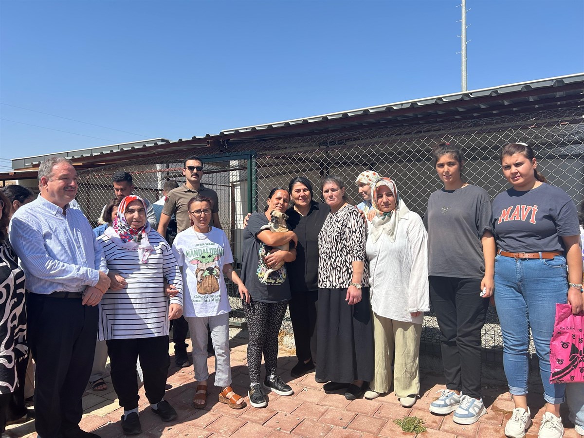 Dr. Ayten Canalp, Özel Gereksinimli Vatandaşlarla Birlikte Hayvan Barınağını Ziyaret Etti