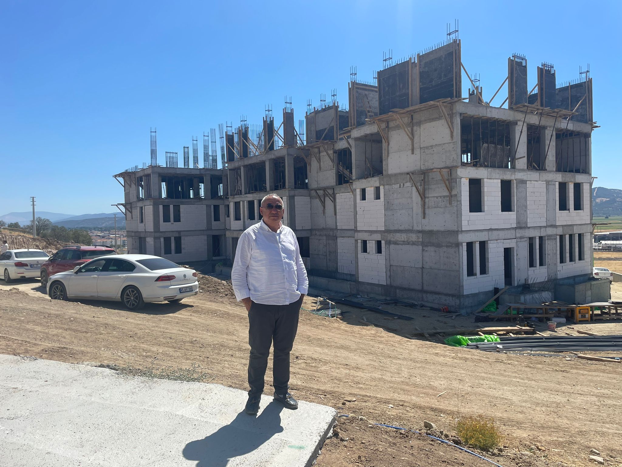 İZMİR’DE BATMANLI CAN OZAN İNŞAAT FİRMASI TAKDİR EDİLİYOR