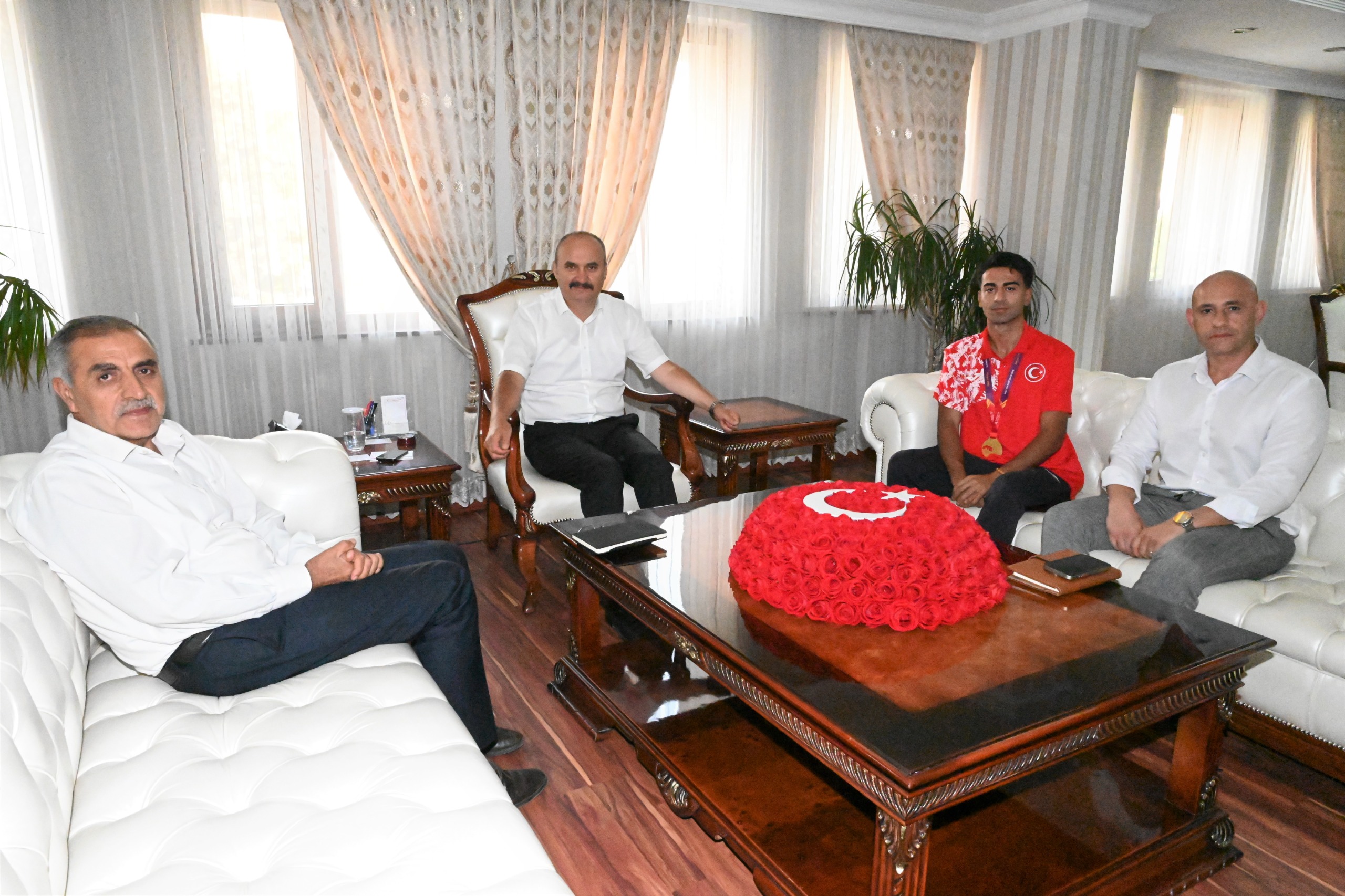 Avrupa Şampiyonu Batmanlı Atlet Mazlum Demir’den Vali Canalp’e ziyaret