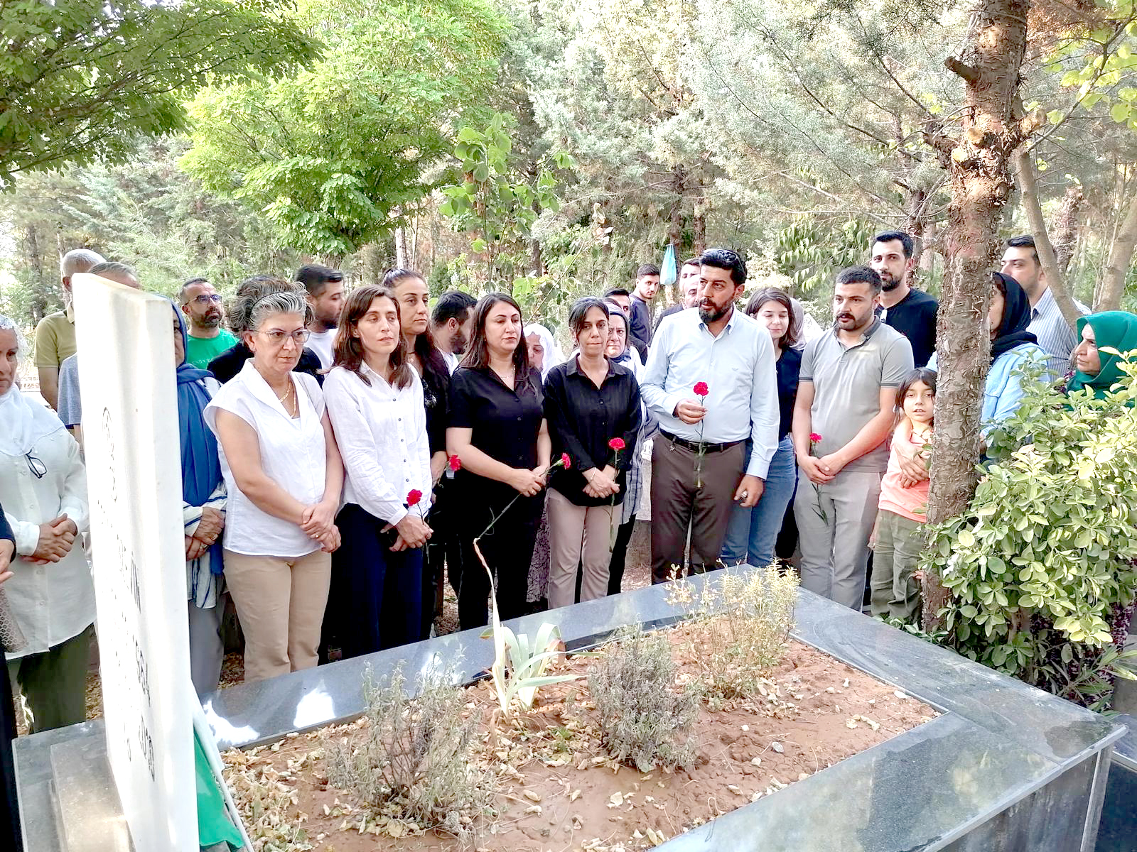 Meymuniye’de dört hak savunucusu mezarları başında anıldı