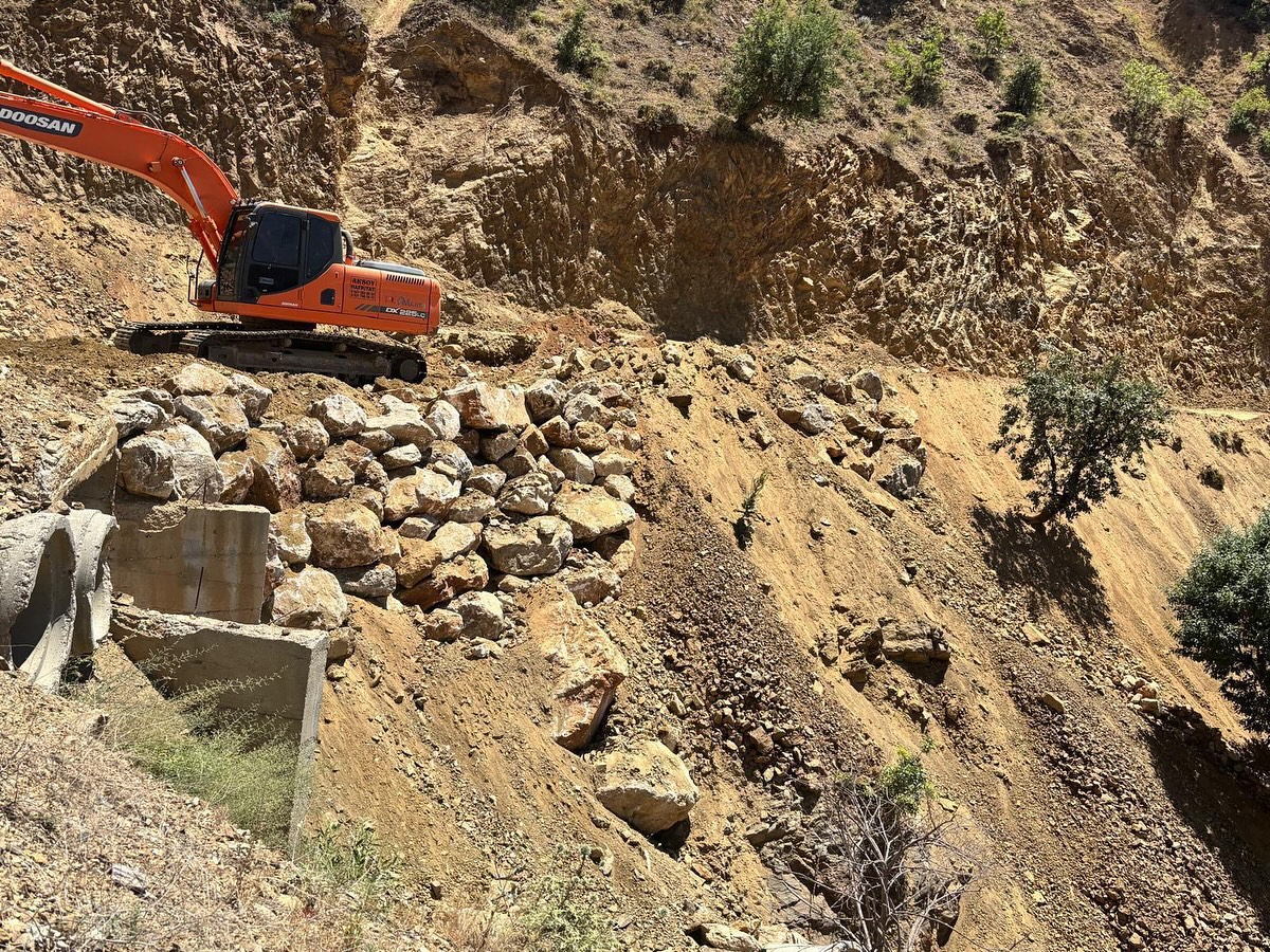Sason’da Köy Yollarında Yoğun Çalışma