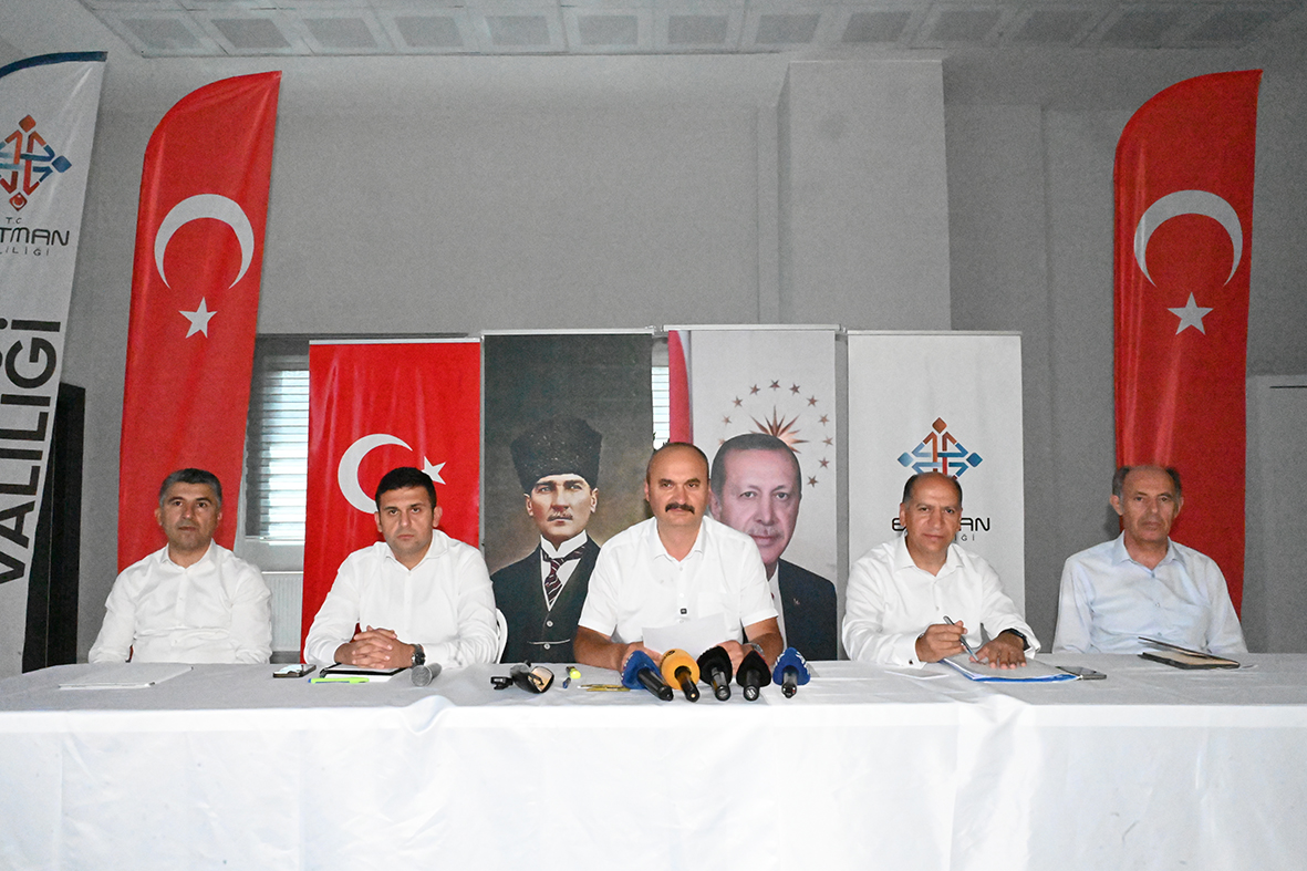 Vali Canalp’ten Kaçak Yapı Eleştirilerine Yanıt: “Hukuki süreç zaman kaybettiriyor”