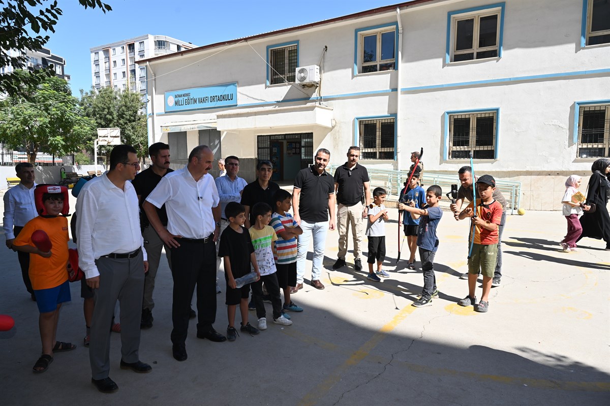 TÜGVA Yaz Okulu Programına Katılan Öğrencileri ziyaret etti