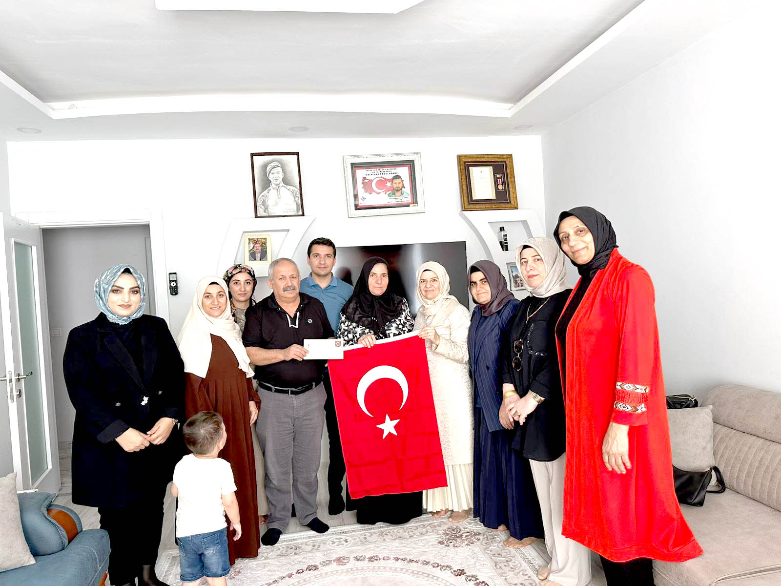 AK Parti’den Şehit Yakınları ve Gazilere Anlamlı Ziyaret